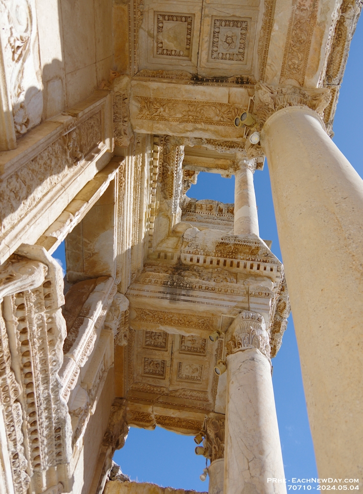 70710CrLeUsm - Footsteps of Paul - Exploring the ruins of Ephesus